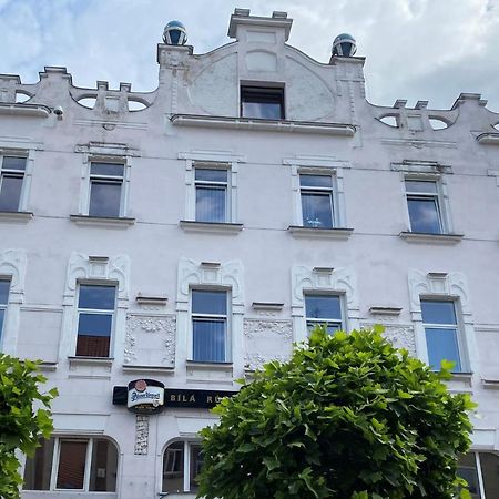 Hotel Bila Ruze Страконице Экстерьер фото