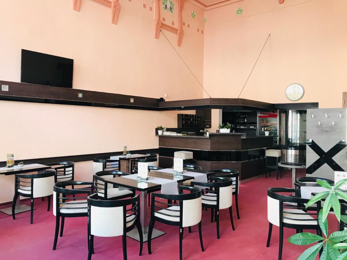 Hotel Bila Ruze Страконице Экстерьер фото