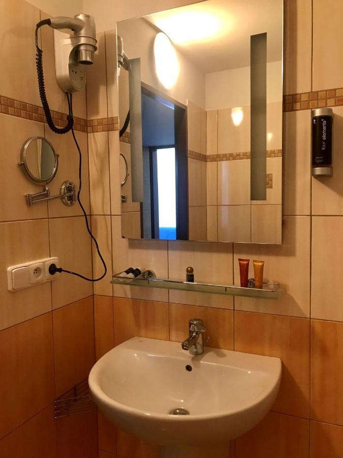 Hotel Bila Ruze Страконице Экстерьер фото