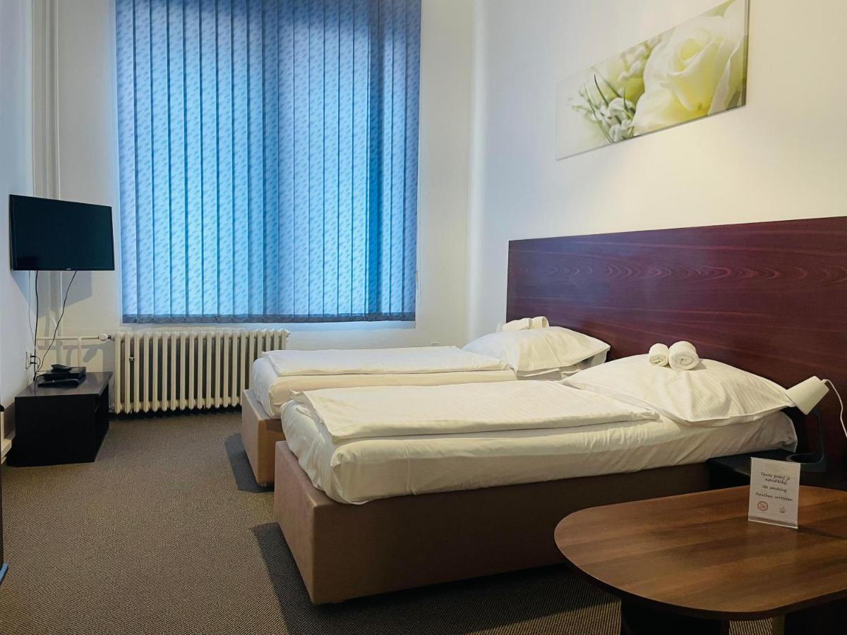 Hotel Bila Ruze Страконице Экстерьер фото